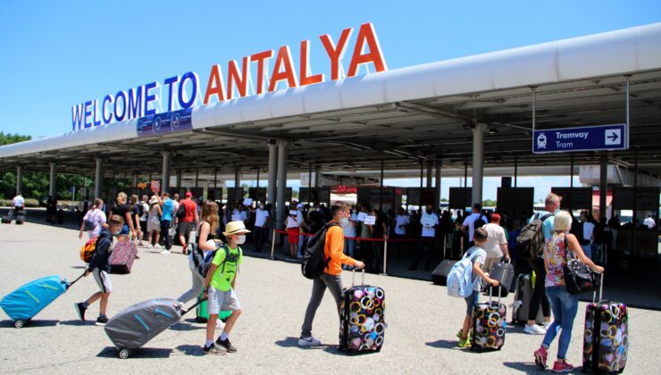 Antalya’ya gelen turistler 3 milyonu geçti