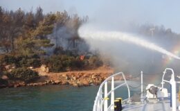 Bodrum’daki yangına denizden müdahale