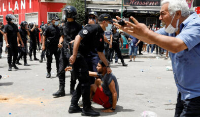 Tunus’ta güvenlik güçleri Al Jazeera ofisini bastı