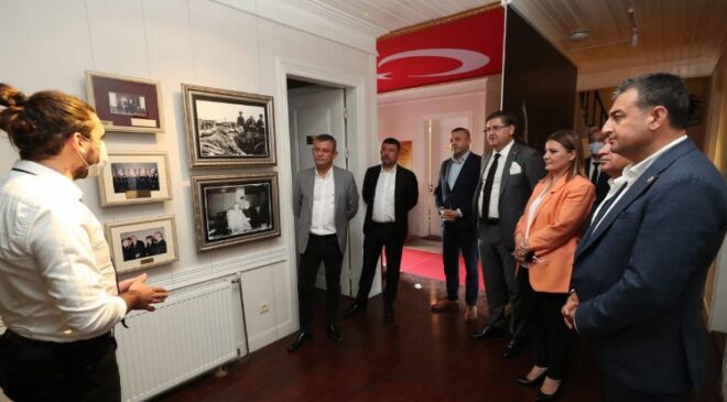 CHP heyeti İzmit’teki Atatürk Evi’ne hayran kaldı