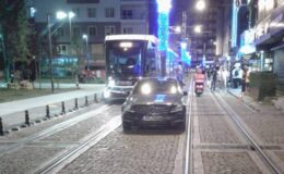 Kocaeli’de tramvay yolunda parklanmaya ceza
